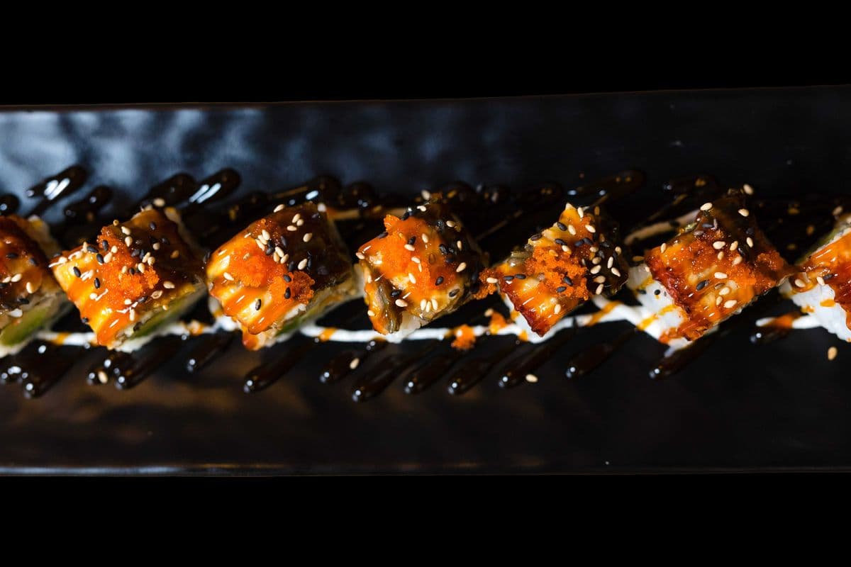 99. Dragon Roll (8pcs)