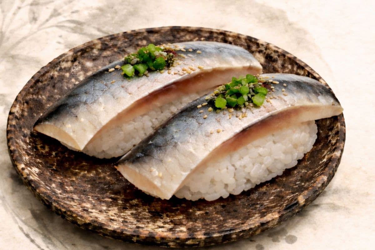Mackerel Nigiri (2 pcs)