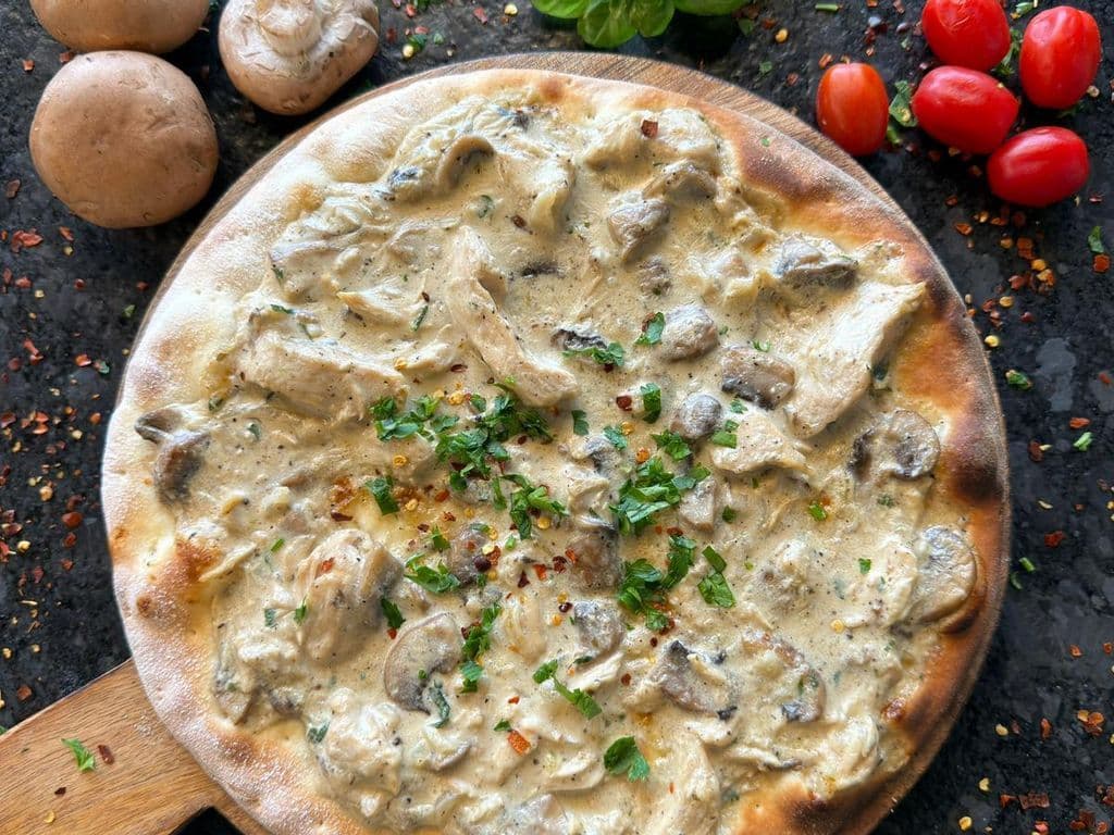 Chicken Alfredo Manakish