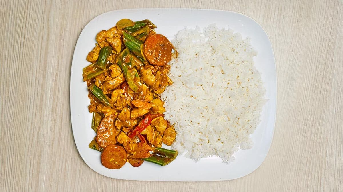 20ECP. Stir-Fried Peanut Sate Curry (Beef, Chicken, Tofu, or Shrimp) on Steamed Rice