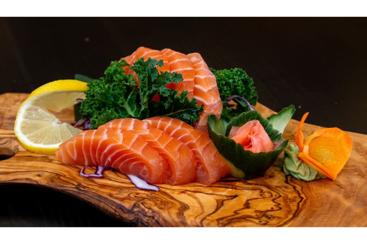 Salmon Sashimi (7 pcs)