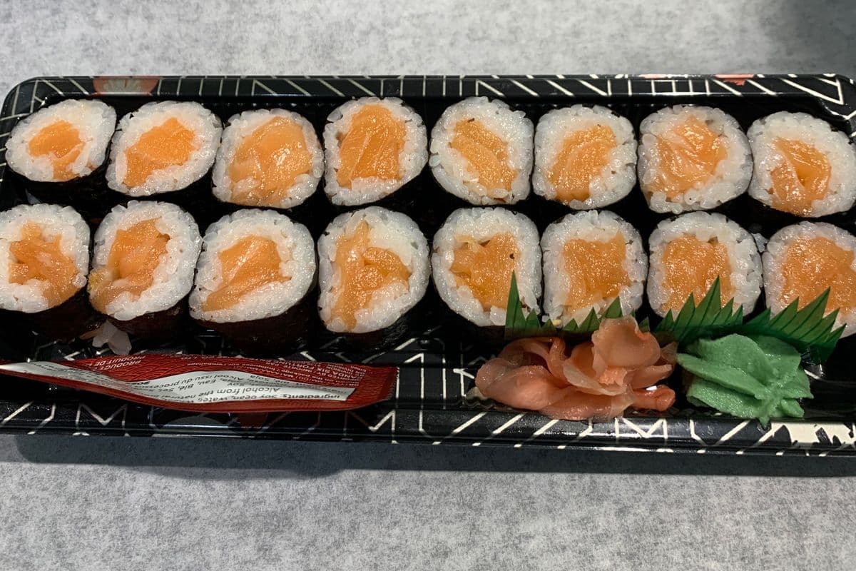 Salmon Roll (16 pcs)