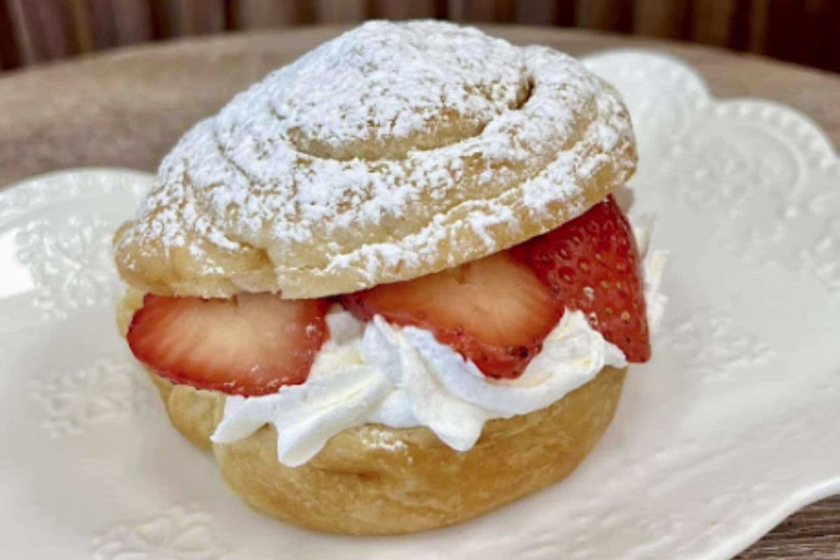Blueberry Shortcake Croissant
