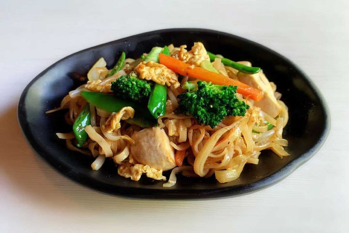 N01A. Vegetable Curry Pad Thai