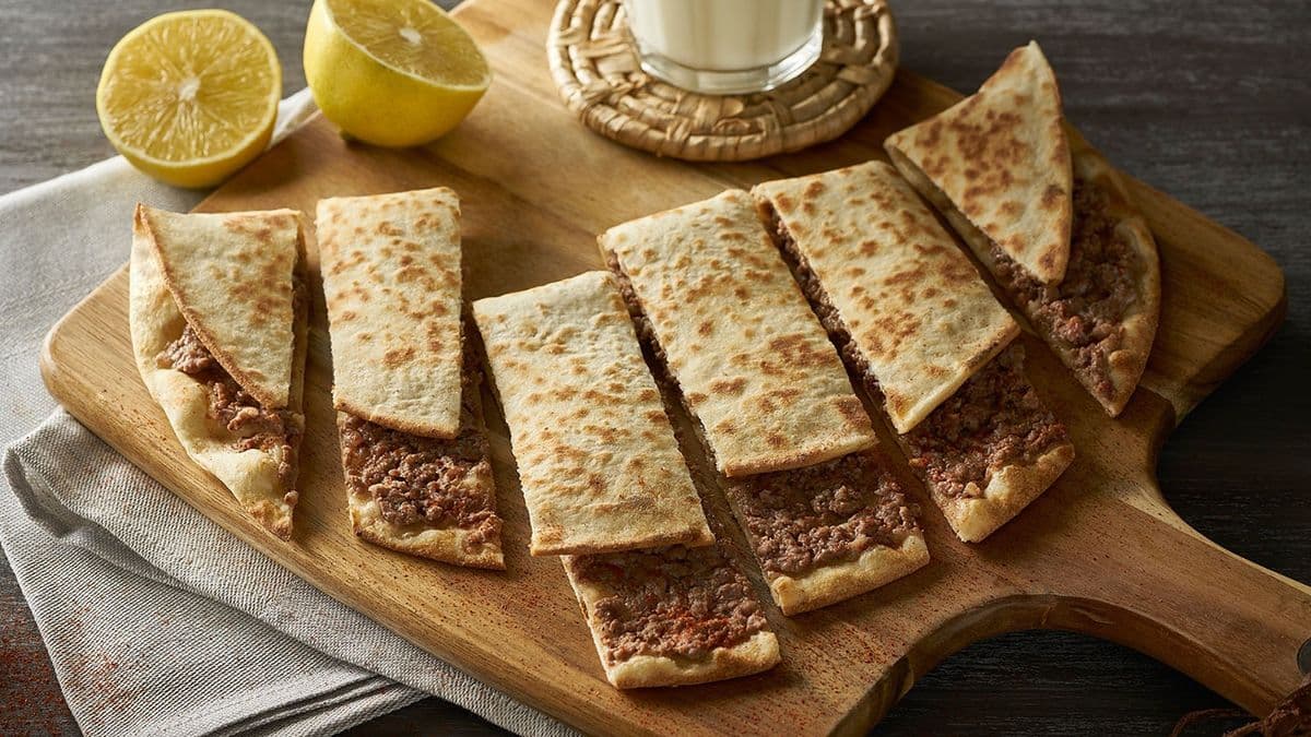 Lahmeh Bi Ajjine (Beef)