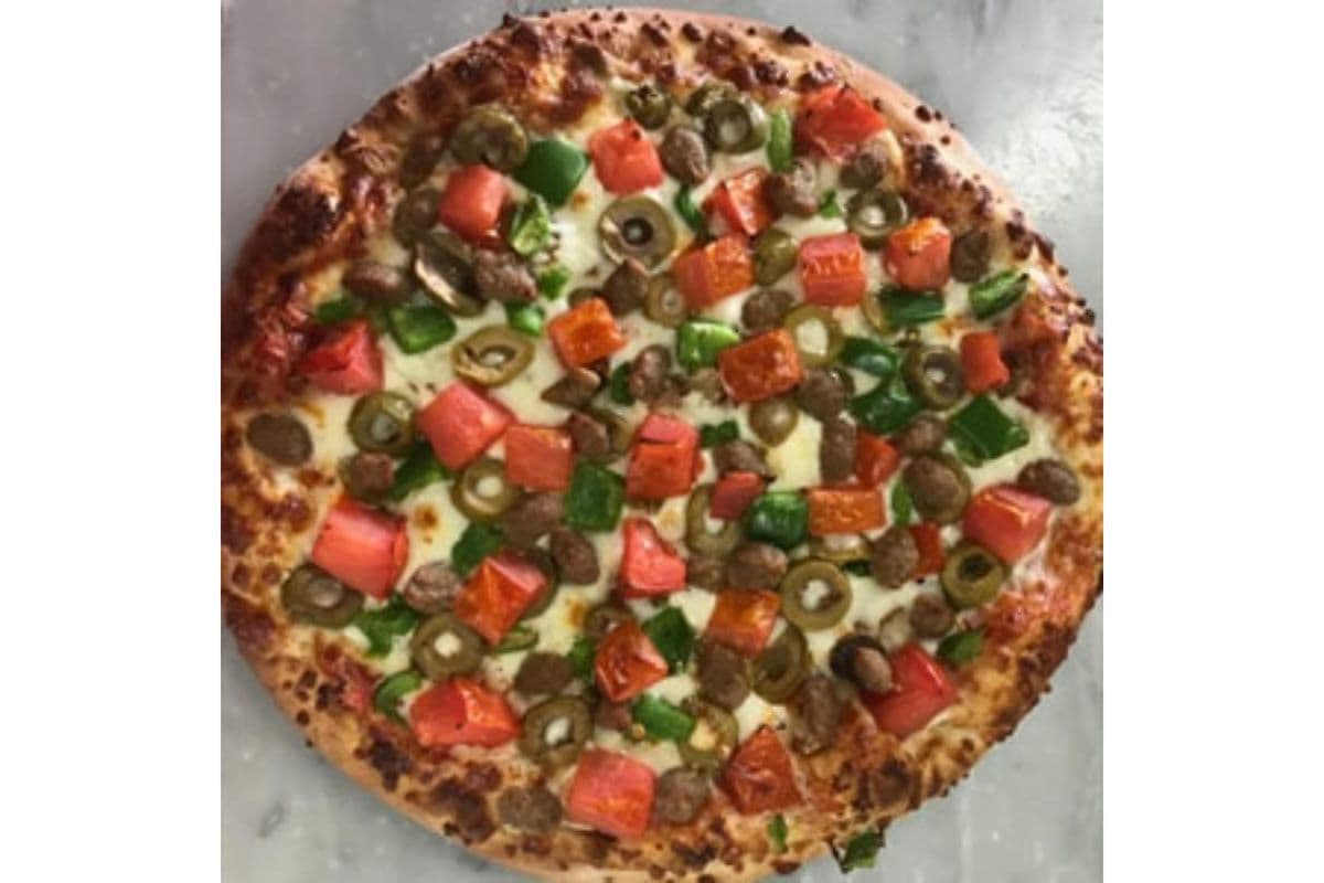 Medium Beef Bologna Pizza (8 Slices)