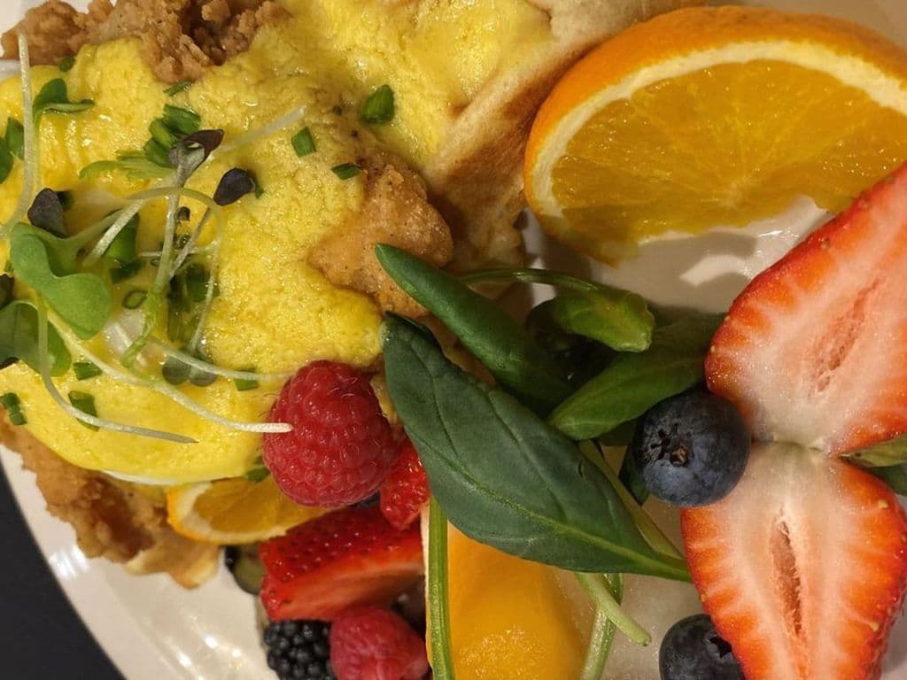 peameal and spinach benedict