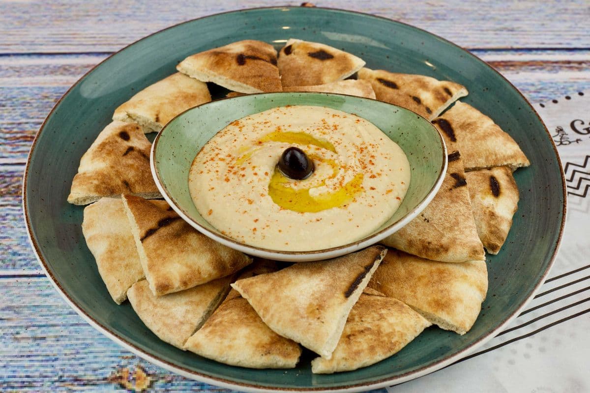 Peri Hummus Dip w/ Pita