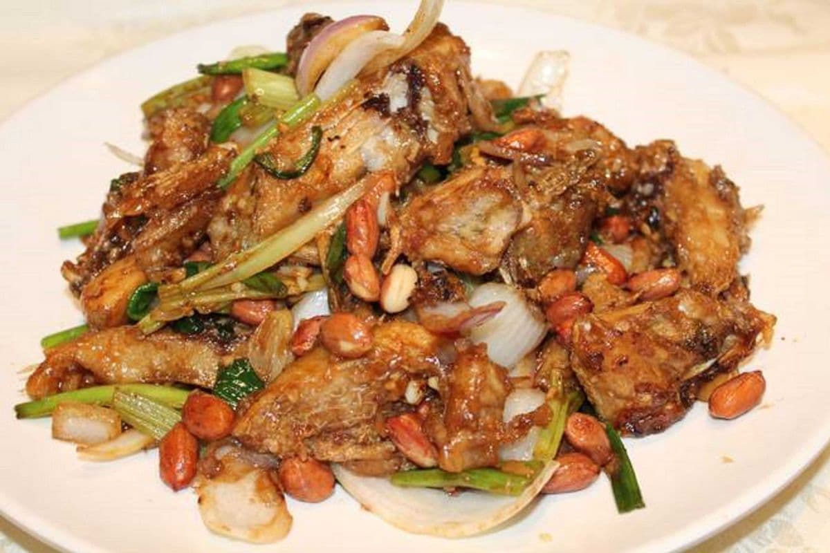 花生立鱼Braised Tilapia with Peanuts