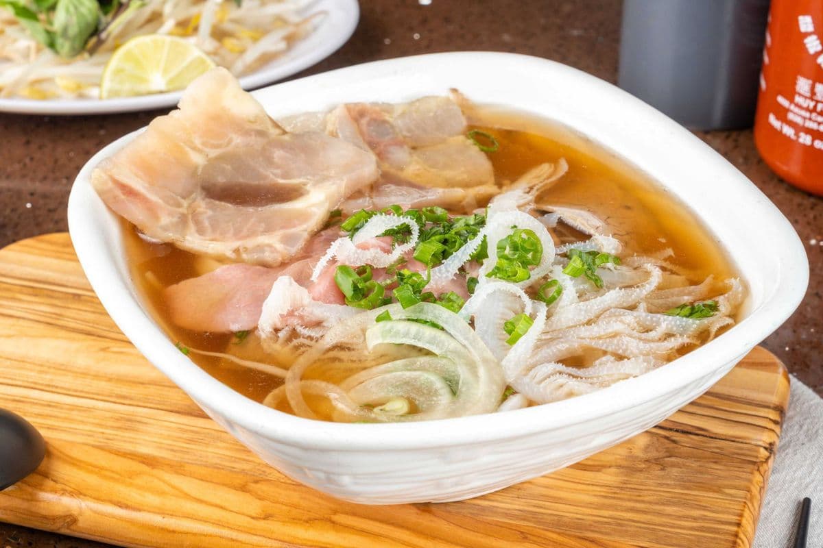 112 - Flank Brisket and Tendon Noodle Soup （熟腩，牛筋粉） - Pho Nam Gan
