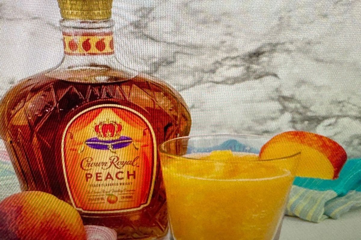 Crown Royal Peach 750ML (1 x 750 ml)