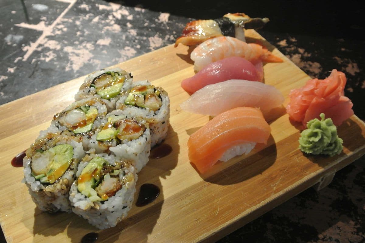 5pcs Sushi + 6pcs Dynamite Lunch