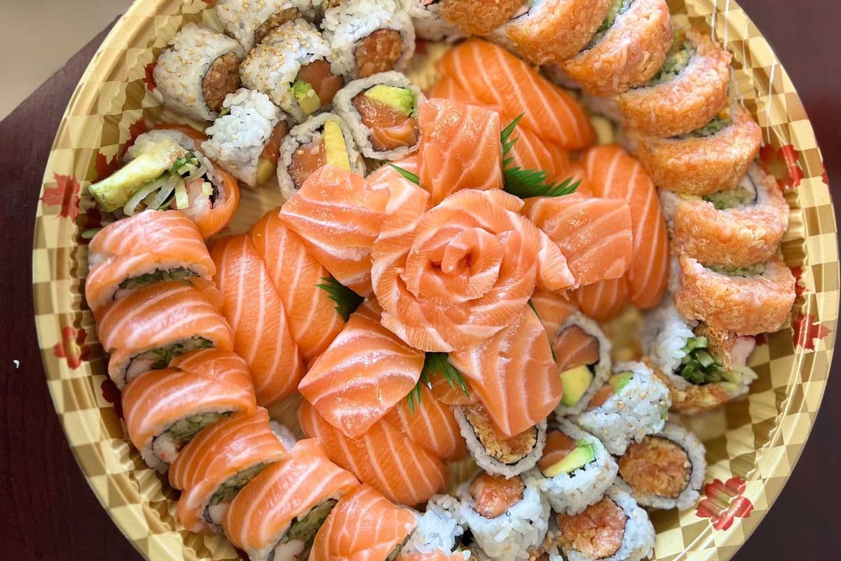 Salmon Family Tray (52pcs)