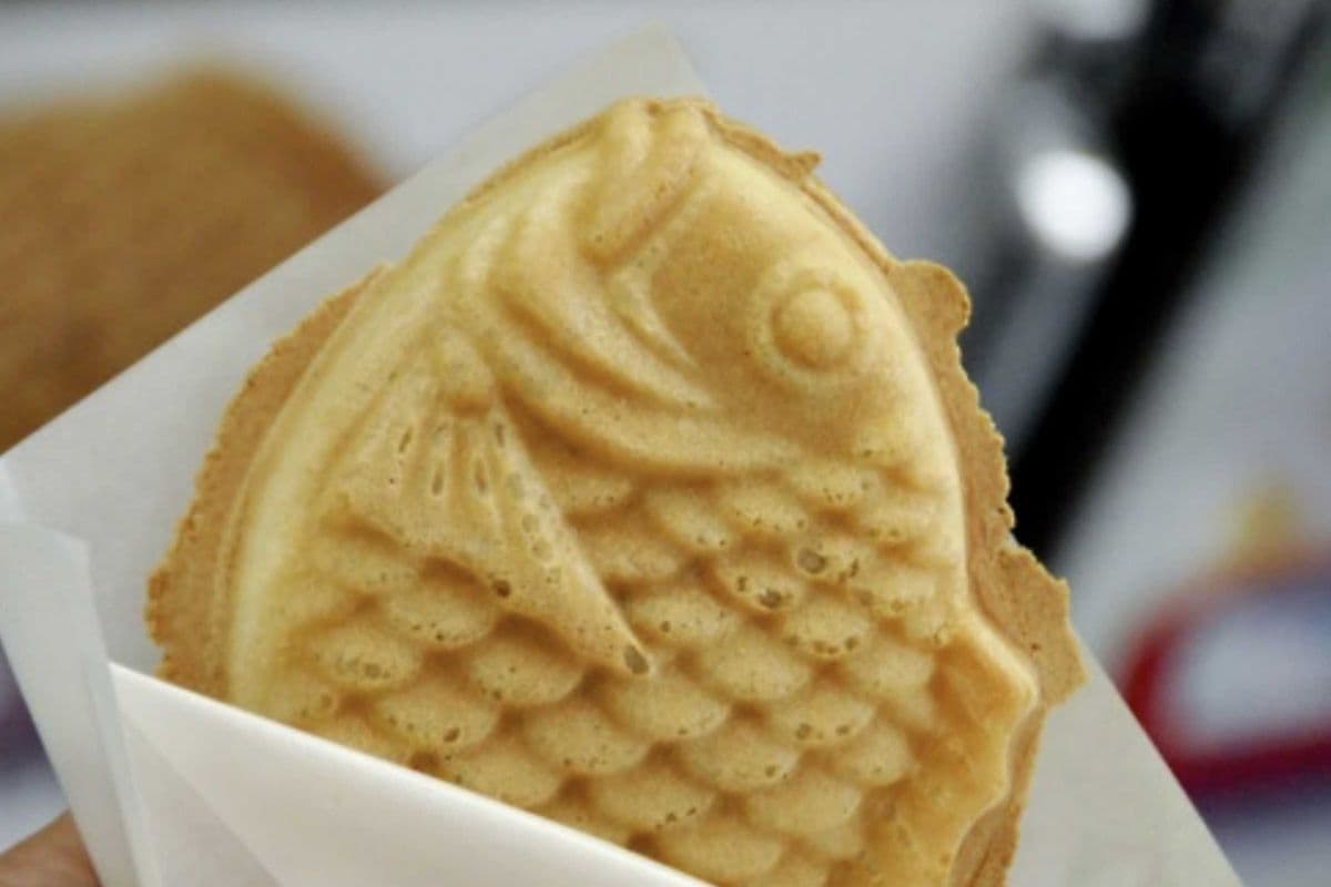 Gâteau en forme de poisson (2 mcx) / Fish-shaped pastry (2 pcs)