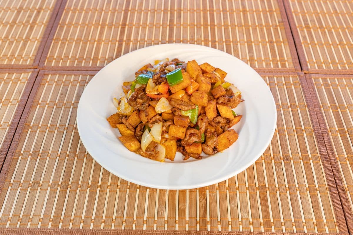 C12. Stir Fried Lamb with Naan 馕丁炒肉