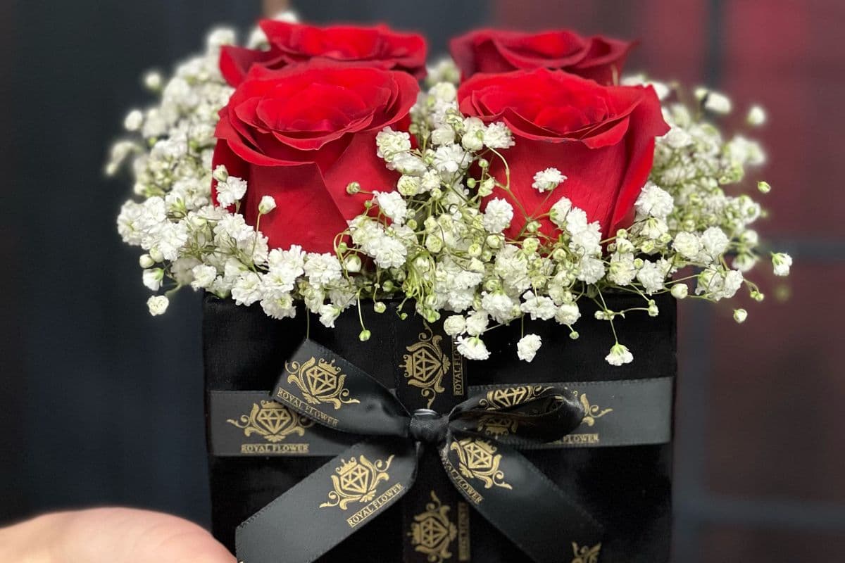 Pétit Sapphire Flower Box - Rose Box Collection - Roses last 10 days