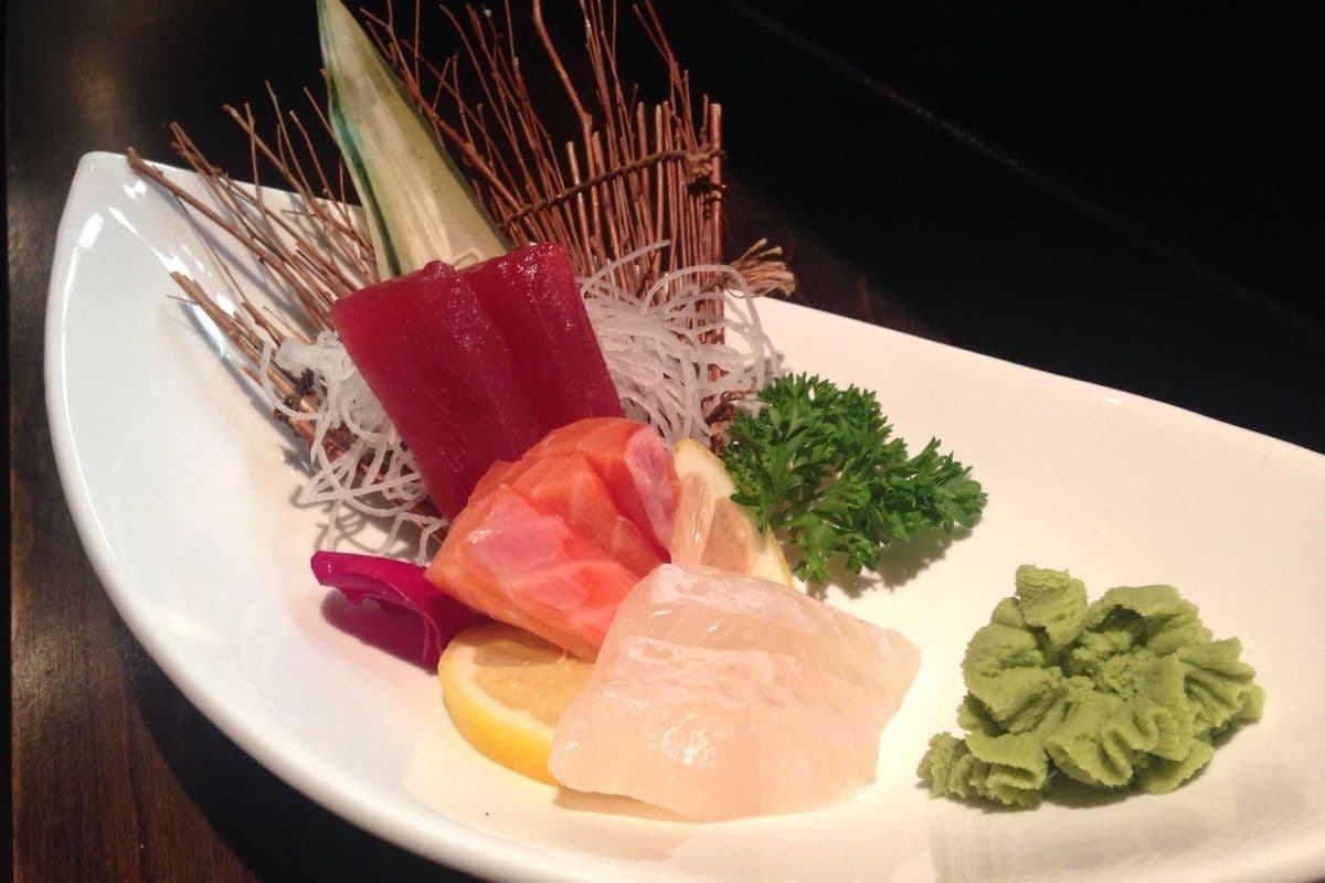 Sashimi Appetizer (8 pcs)