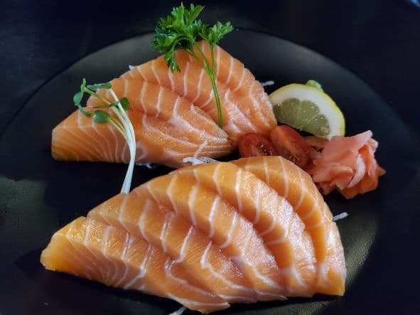 Salmon Sashimi (9pcs)