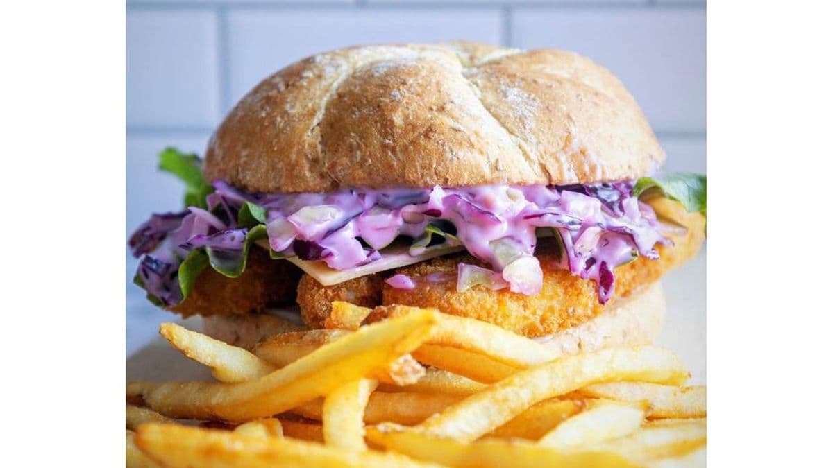 Coleslaw Crispy Chick'UN Burger