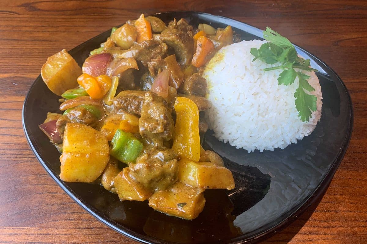 M12. Curry Beef Brisket Rice 咖喱牛腩饭