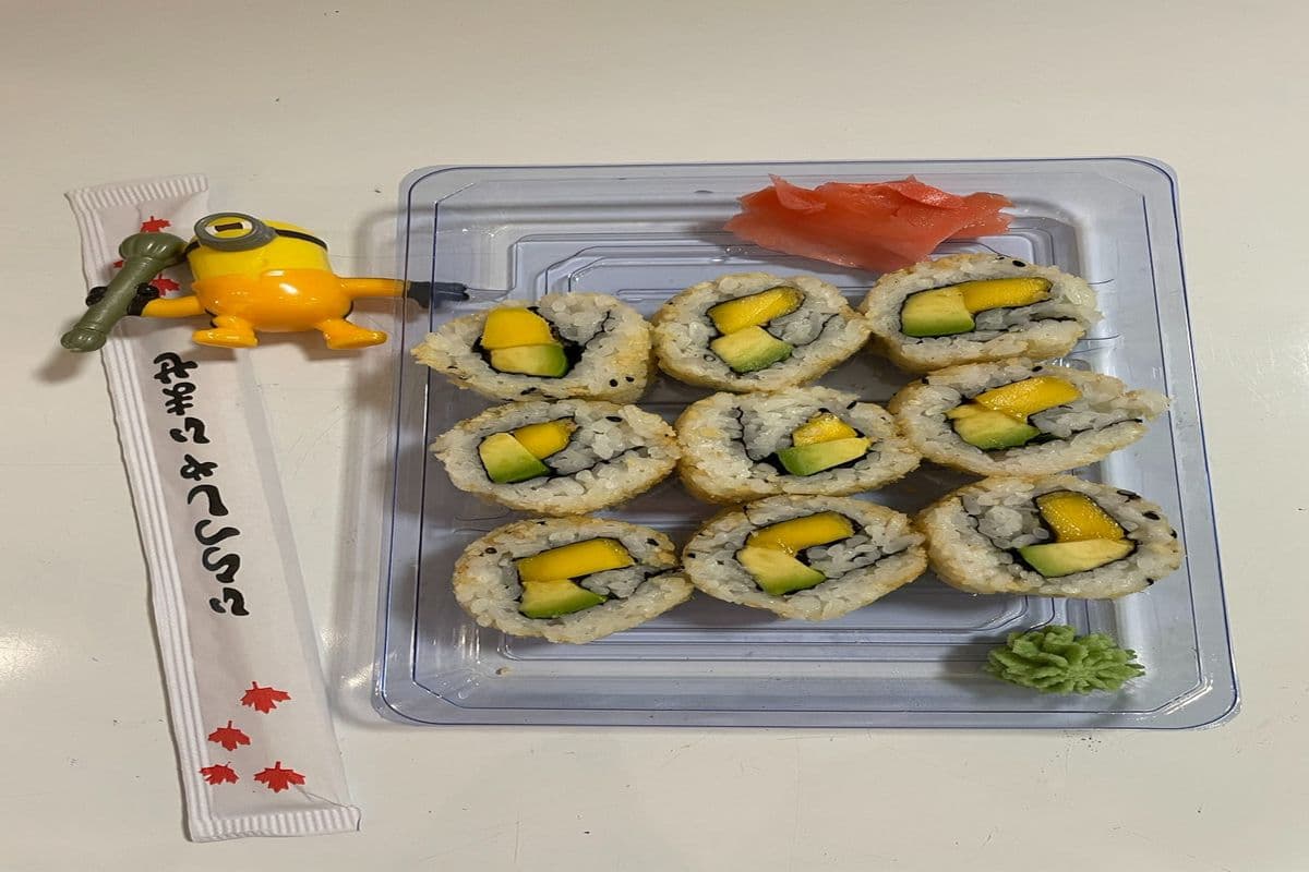 Crispy Avocado Mango Veggie Roll