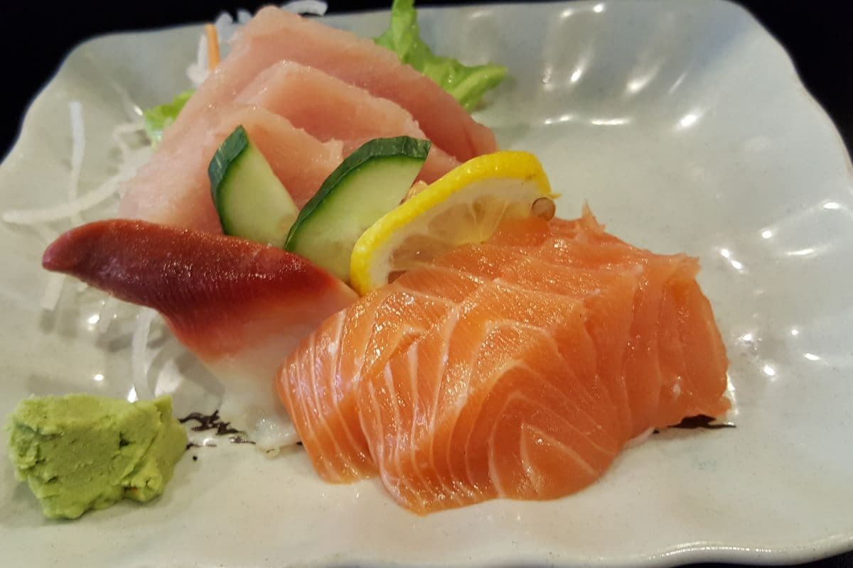 104. Appetizer Sashimi (6 pcs)