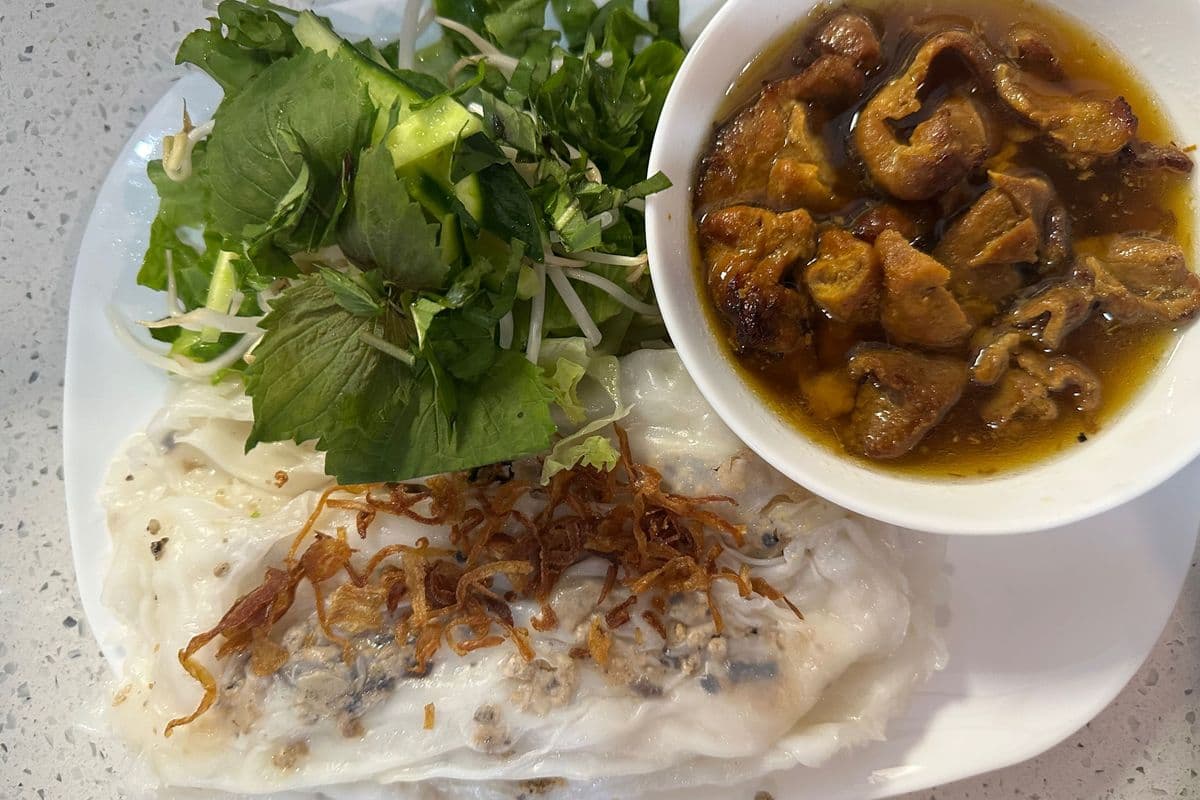 #.Steam Minced Pork Rice Roll w grilled lemongrass pork sliced/Bánh cuốn thịt nướng