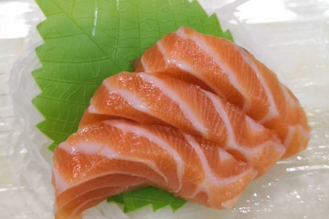 S02A. Salmon Sashimi (3 pcs)