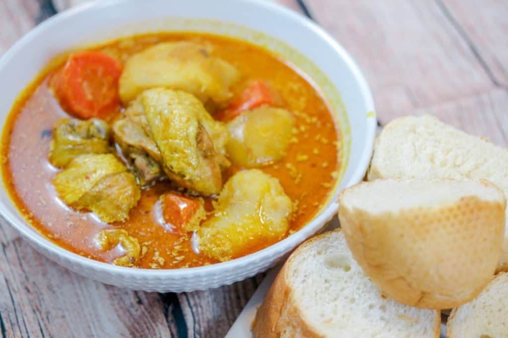 53. Chicken Curry Served with Choice of Vermicelli or Rice or Bread - Cà ri Gà