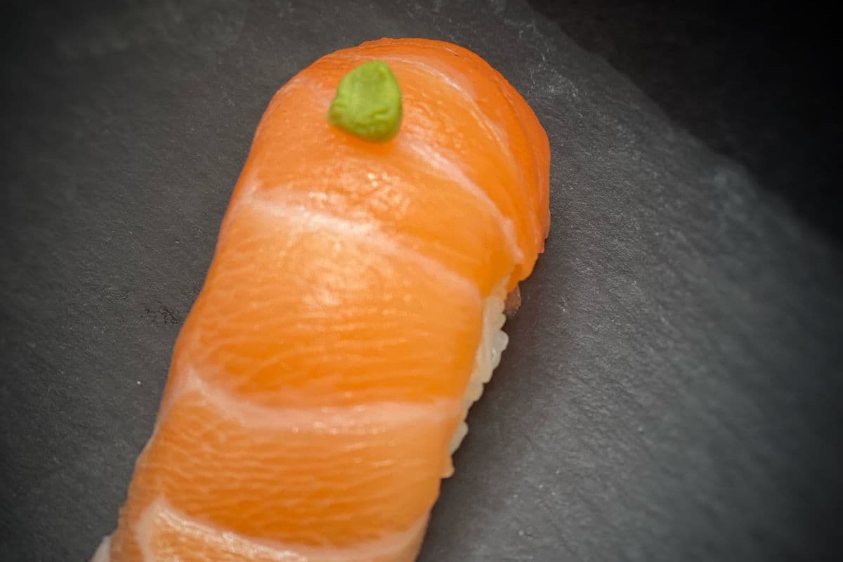 Salmon Nigiri (1 pc)