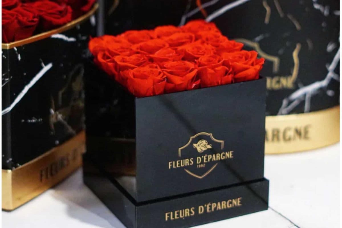 Sweet Deluxe 16-Mini Preserved Roses (10 x 10 cm)