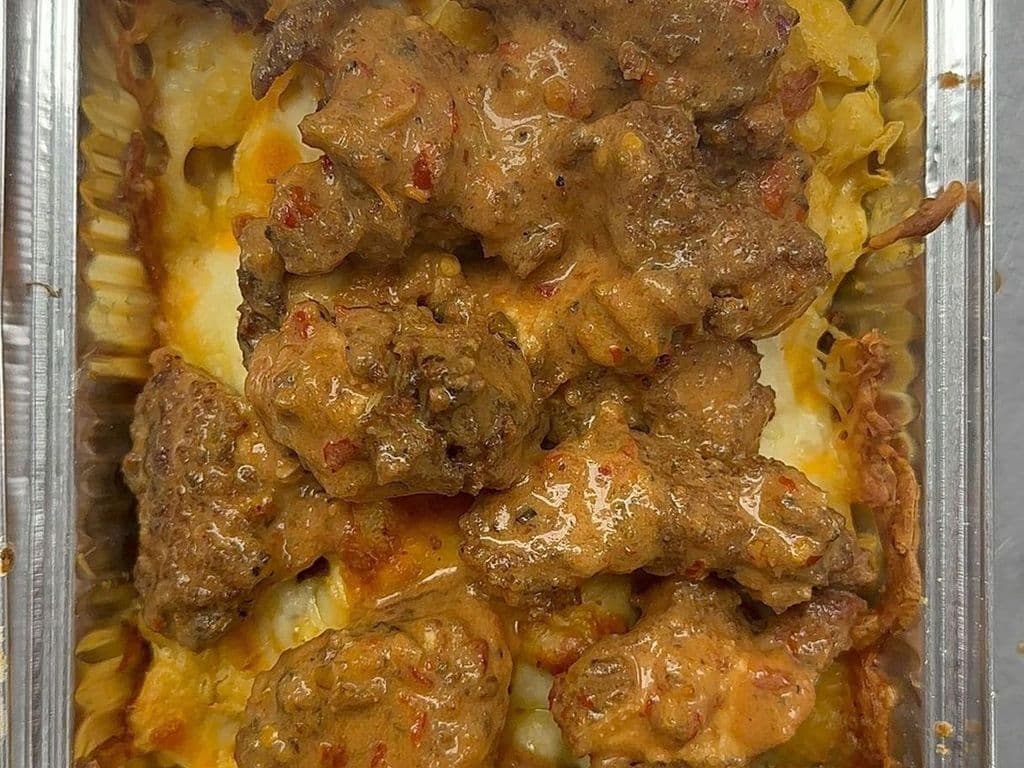 Baked Mac n Cheese Bowl W/Spicy Chicken
