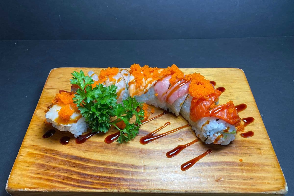 Rainbow Roll (8 pcs)