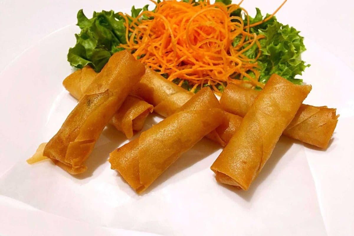 D15. Vegetable Spring Rolls (6 pcs)
