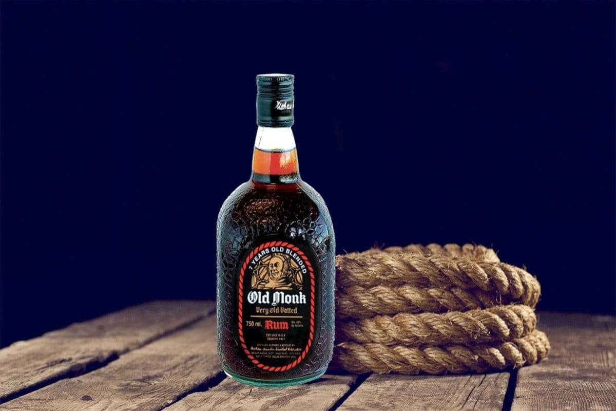 OLD MONK 7 YEARS BLEND 750ML (1 x 750ML)