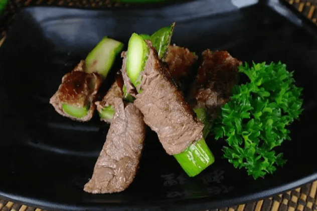 Beef Asparagus Roll