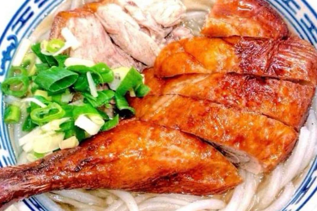 Roasted Duck with Noodles in Soup - 上汤燒鴨瀨粉