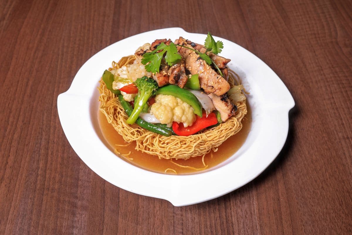 Nid d'Oiseau au Poulet et Légumes-Nouilles Croustillantes / Chicken and Vegetables Bird Nest-Crispy Noodles (Mì Xào Gà)