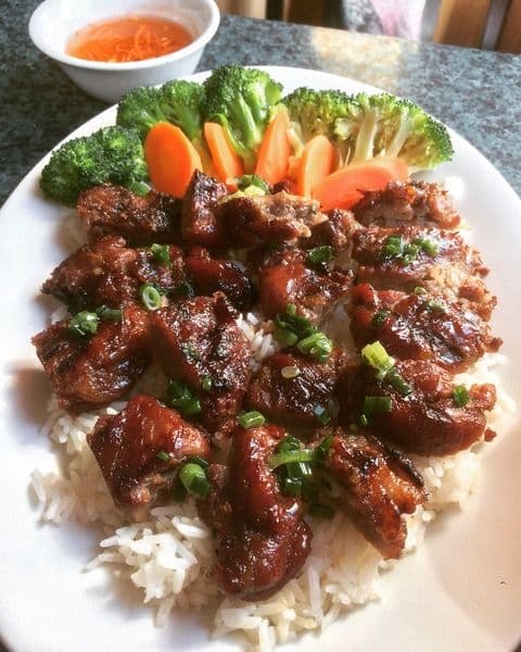 45. BBQ Pork with Steamed Rice, Broccoli, and Carrots