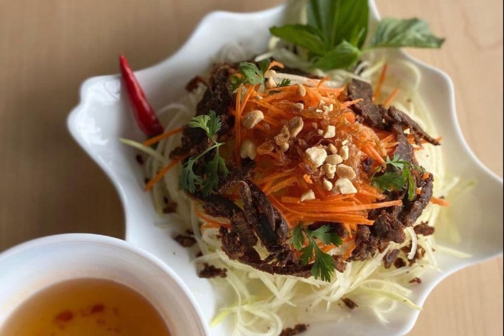 A12. Green Papaya Salad w beef jerky-木瓜沙律配牛肉乾-Gỏi Đu Đủ Khô Bò