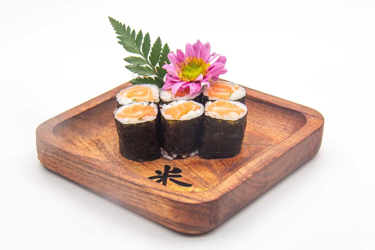 M16. Salmon Roll