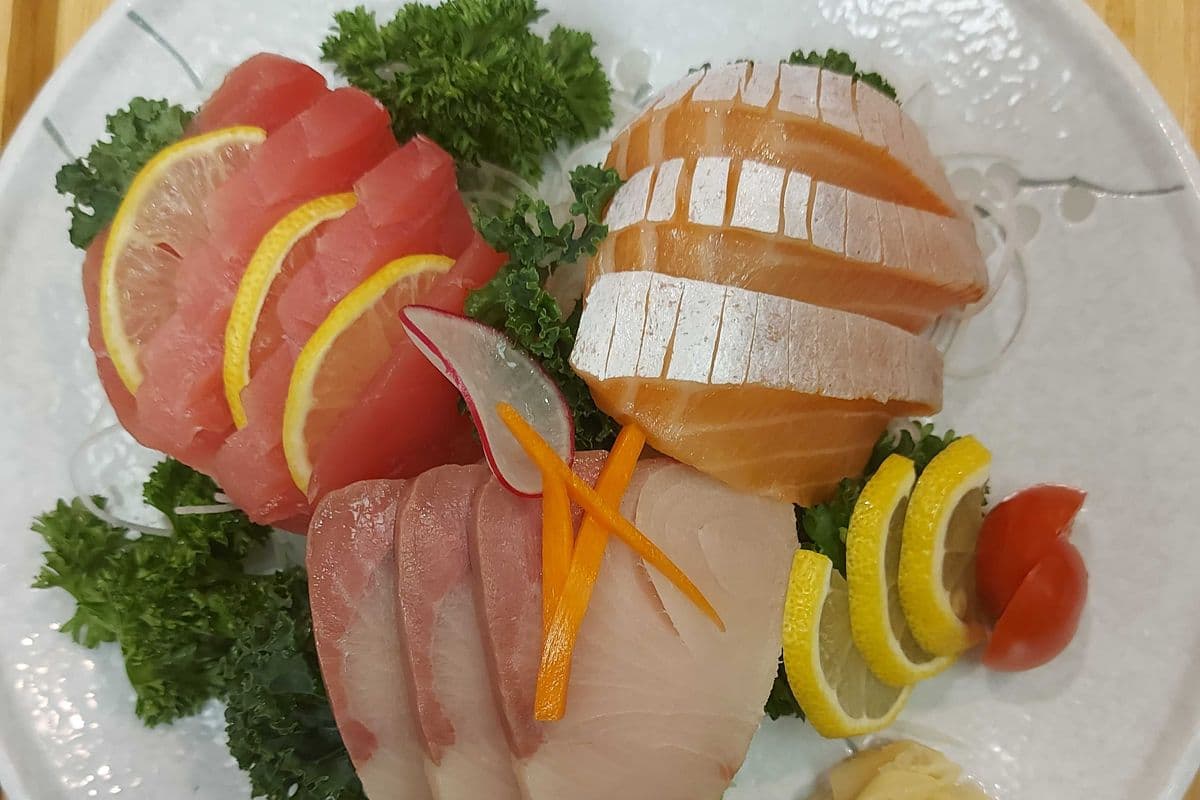 Assorted Fresh Sashimi (9pcs)