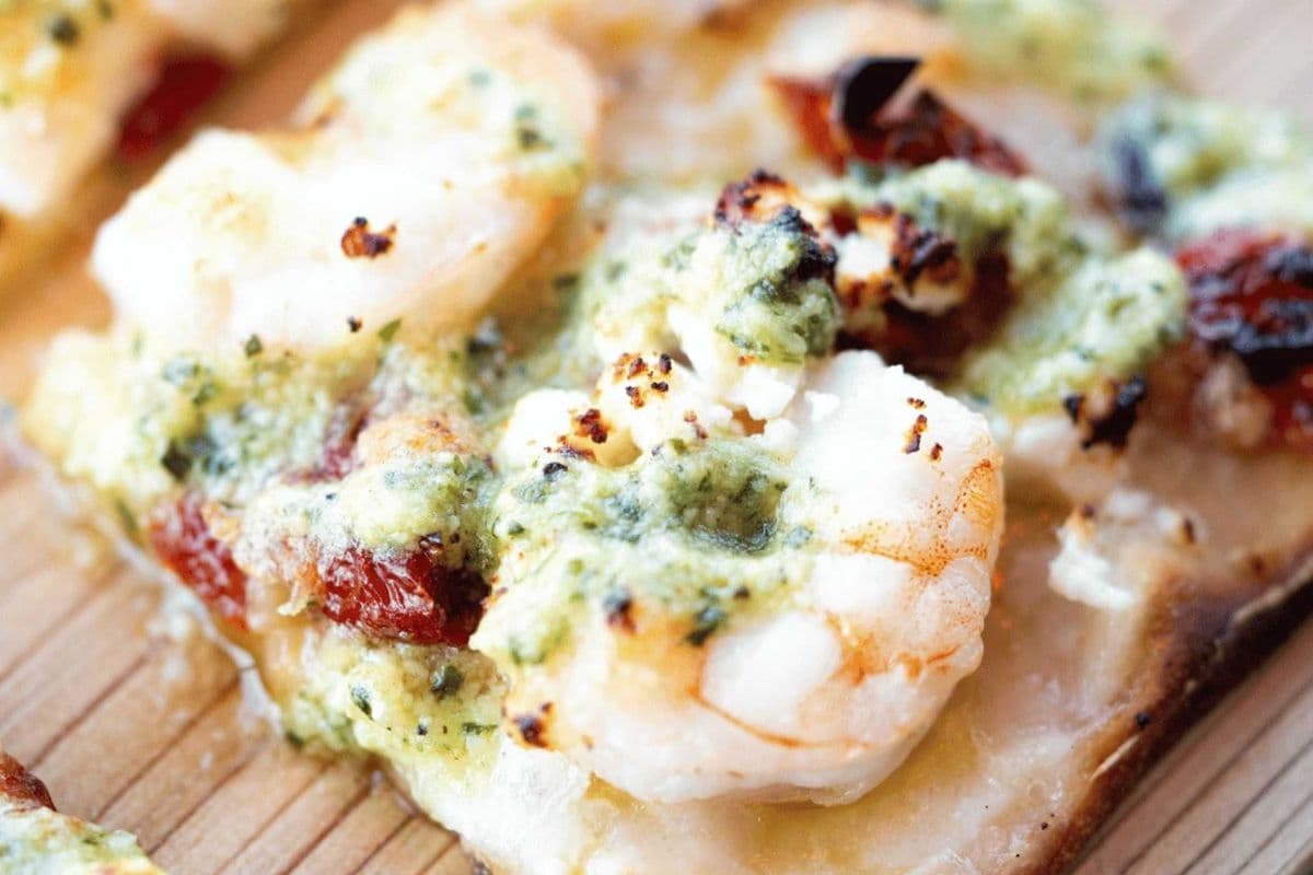 Pesto shrimp flat bread