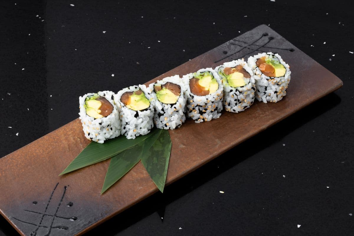 316. Salmon and Avocado Roll (6 pcs)