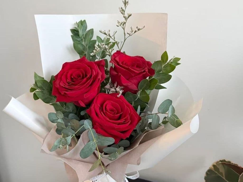 Flowers - Valentine's Bouquet #6 (3 Red Rose & Greenery)