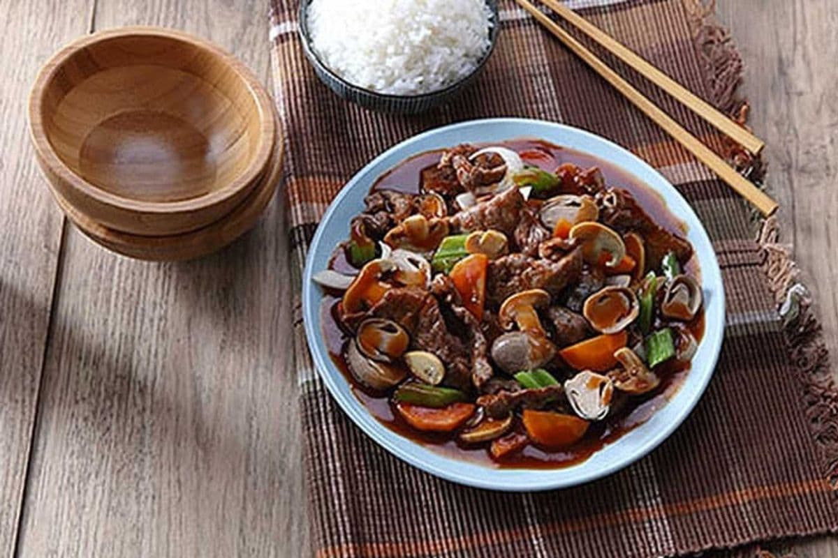 36. Sliced Beef With Two Kinds Of Mushrooms