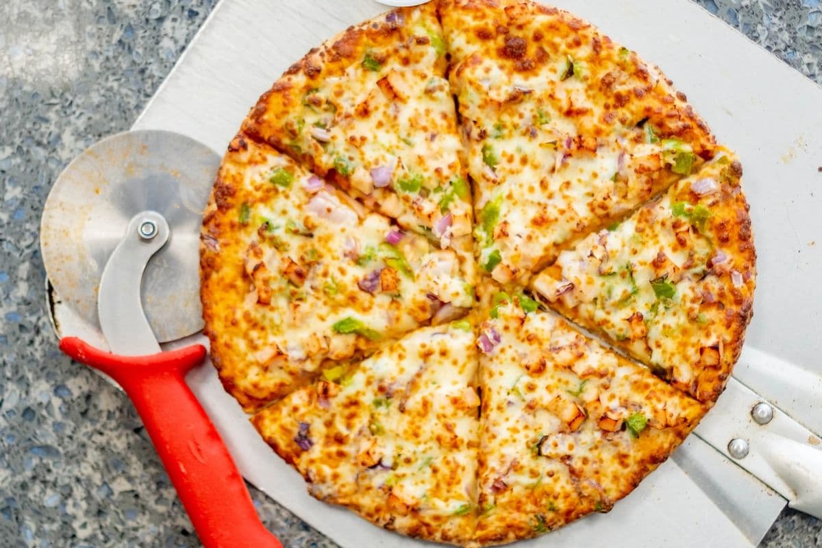 Extra-Large Butter Chicken Pizza