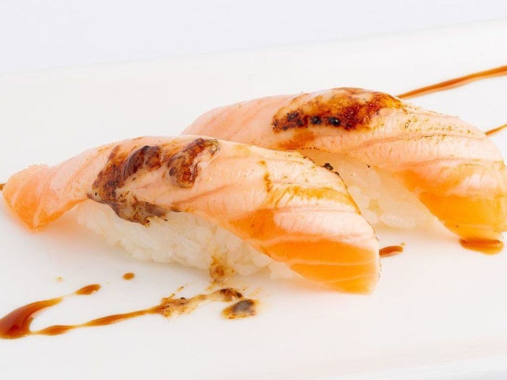 Torched Salmon Sushi (3 Pcs)