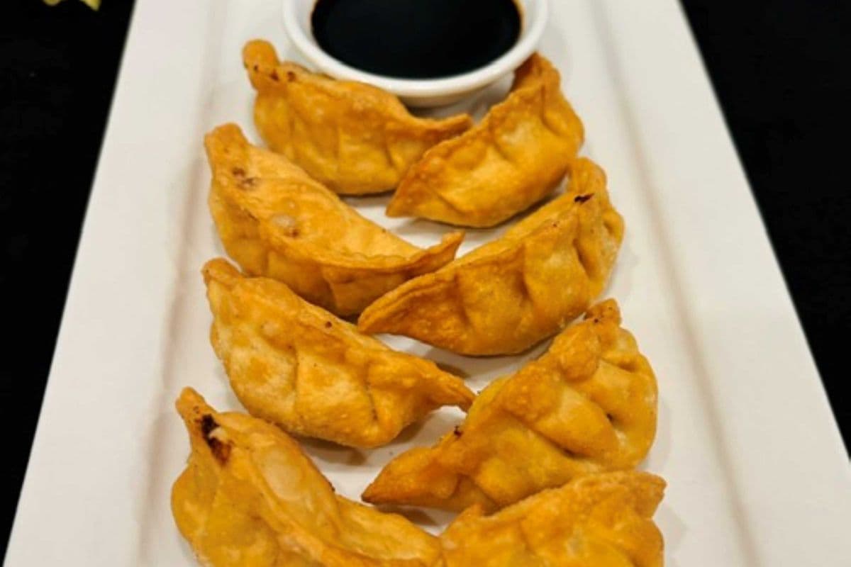 P4. Deep Fried Dumplings (8 pcs)