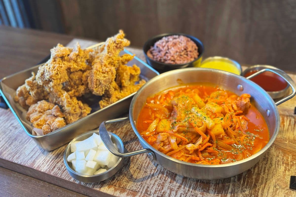 [Chicken Stew Combo B] Braised Chicken Stew + Original Fried Chicken｜찜닭 + 후라이드 치킨(Boneless)